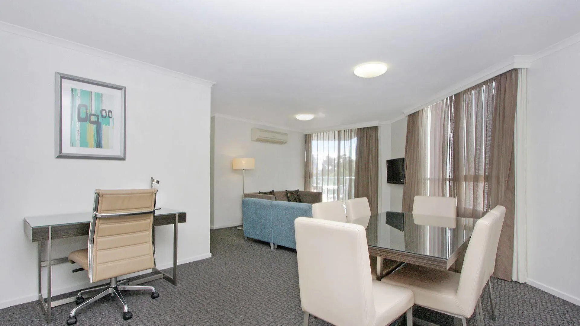 **** Aparthotel Pacific Suites Canberra Australia